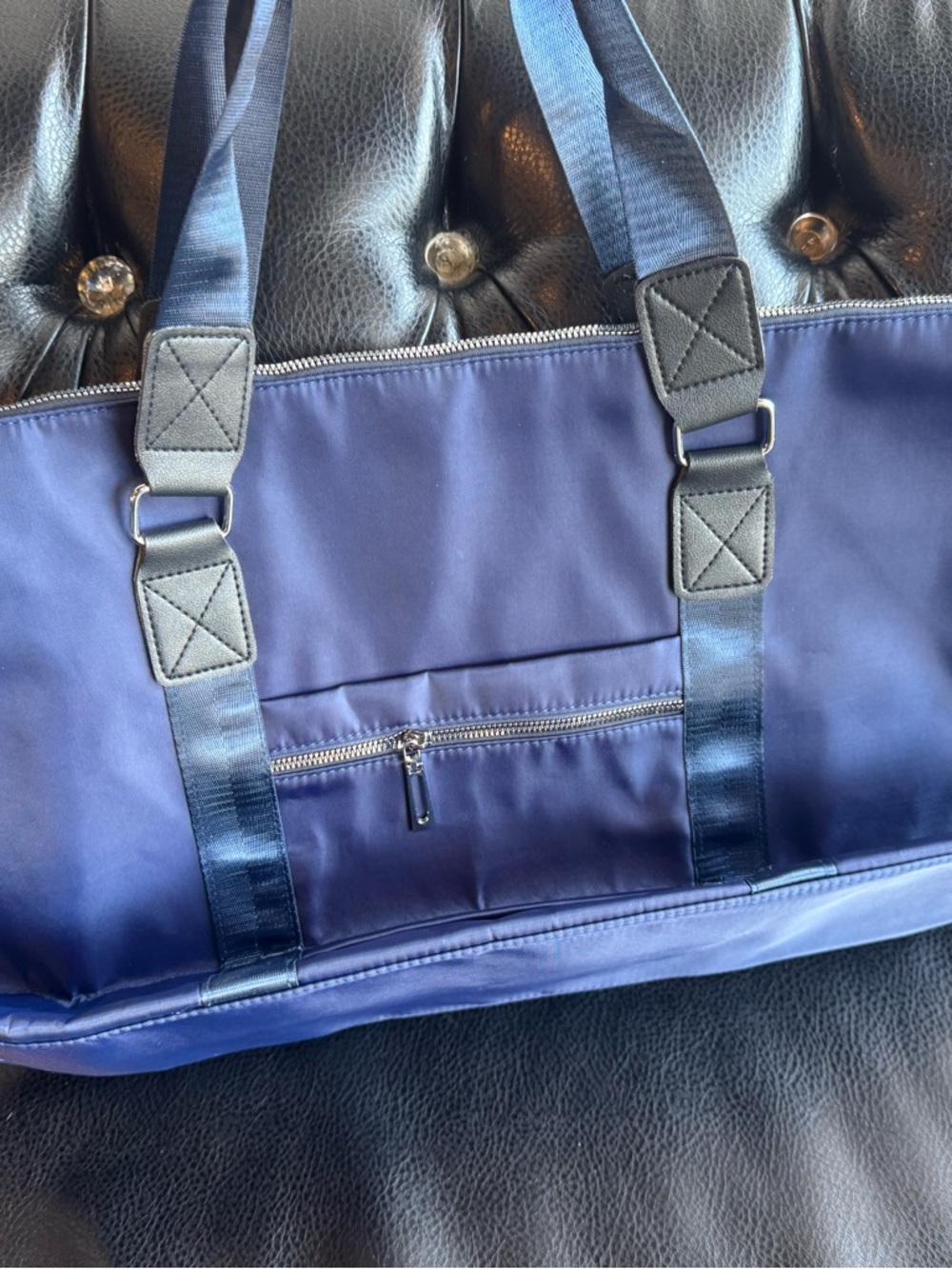 ALO Yoga Black Weekend Duffel - Spacious Travel Bag - Picture 2 of 3